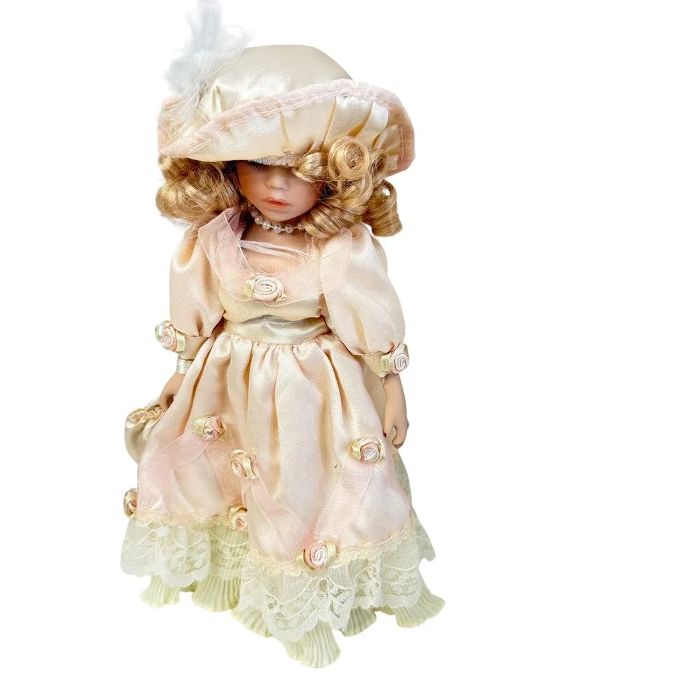 Victorian Porcelain Doll Girls OS Peach Victorian Lace Rose Floral Hat Stand