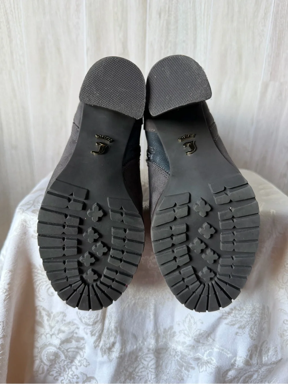 Juicy Couture chic charcoal