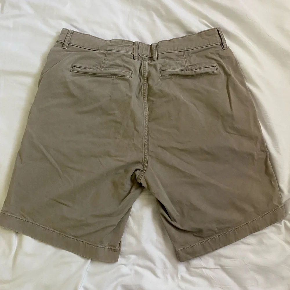 flint and tinder khaki shorts