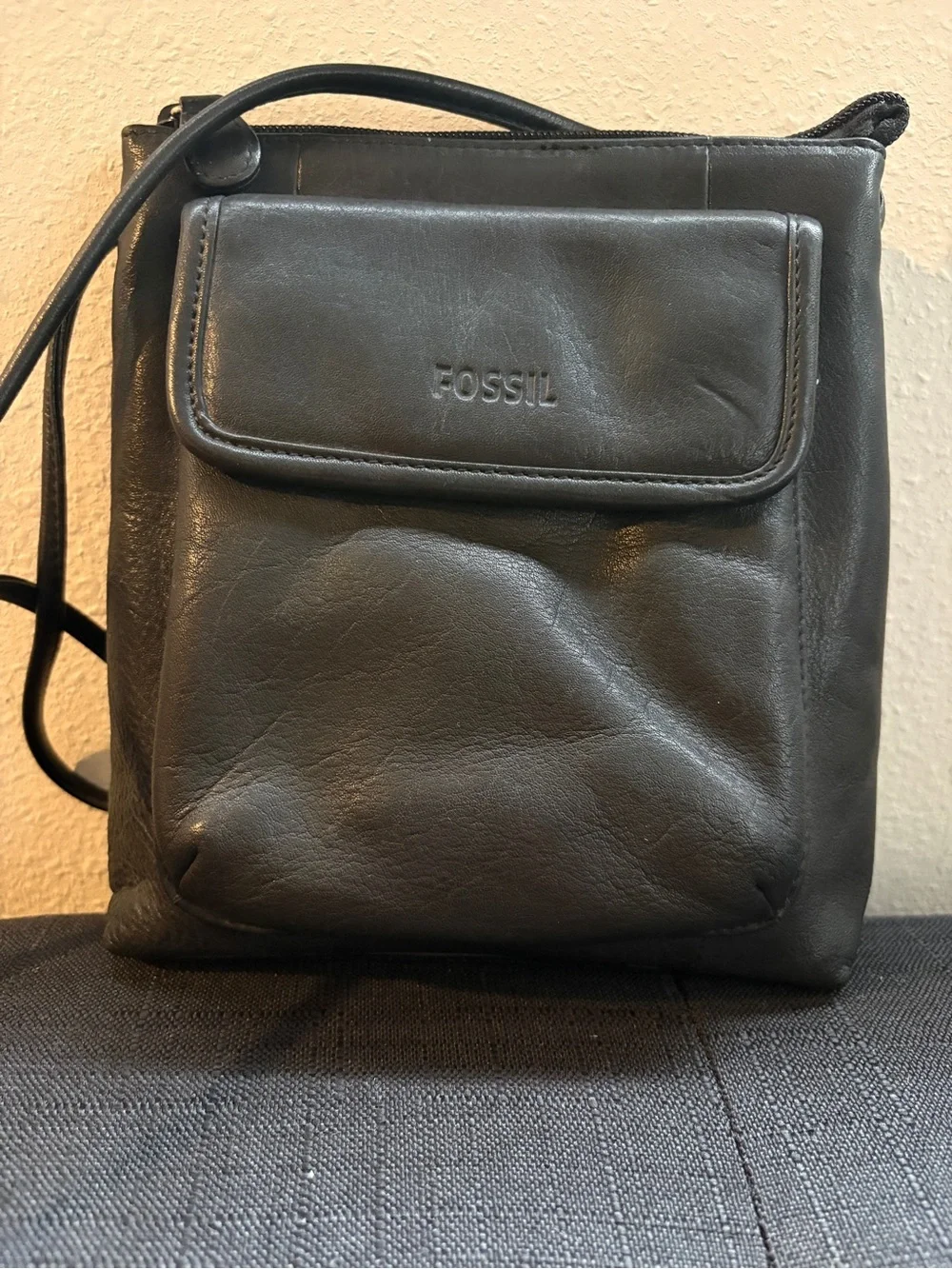 Fossil Black Leather Men's Wallet with Embossed Logo