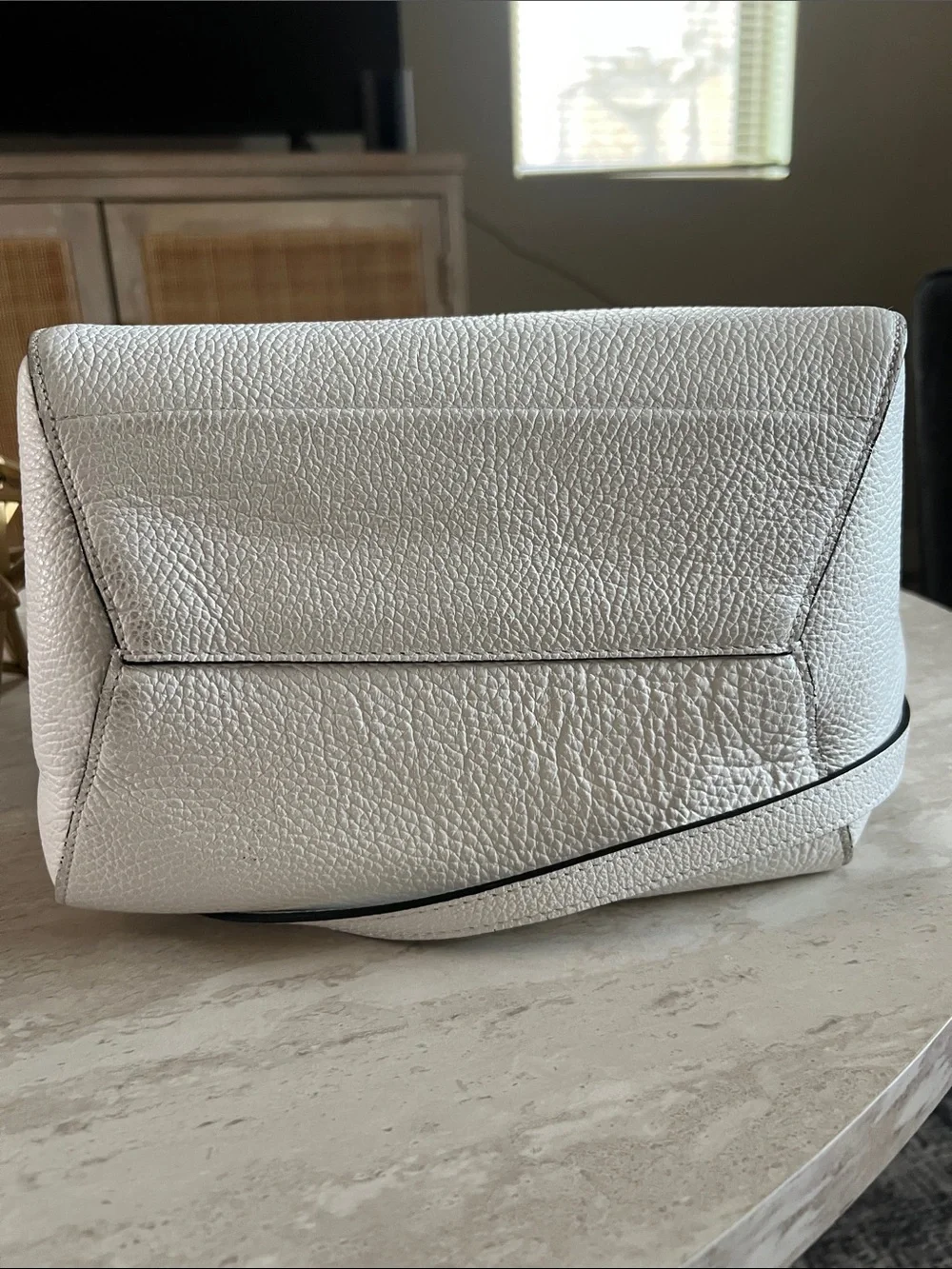 Laura Di Maggio minimal white