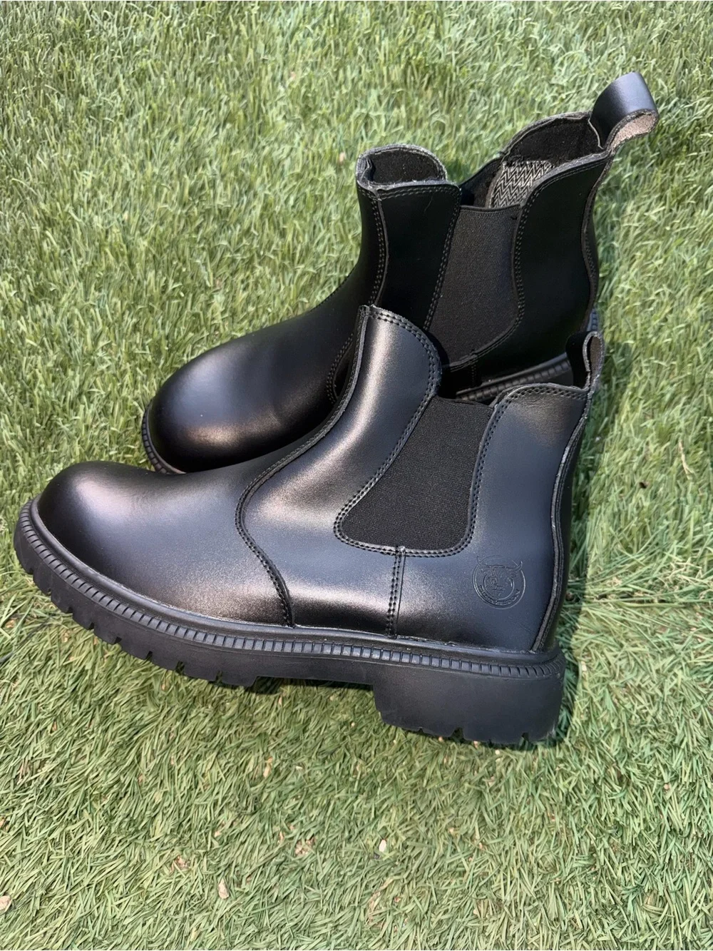 Zervarton polished black
