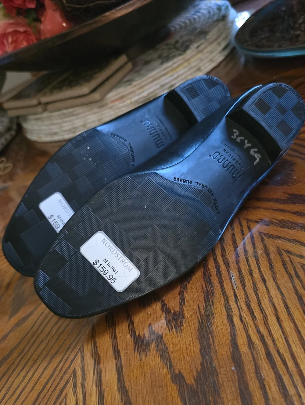 NWT Munro American Leather Flats