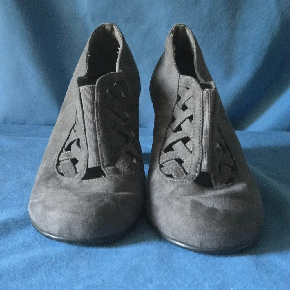 AEROSOLES grey faux