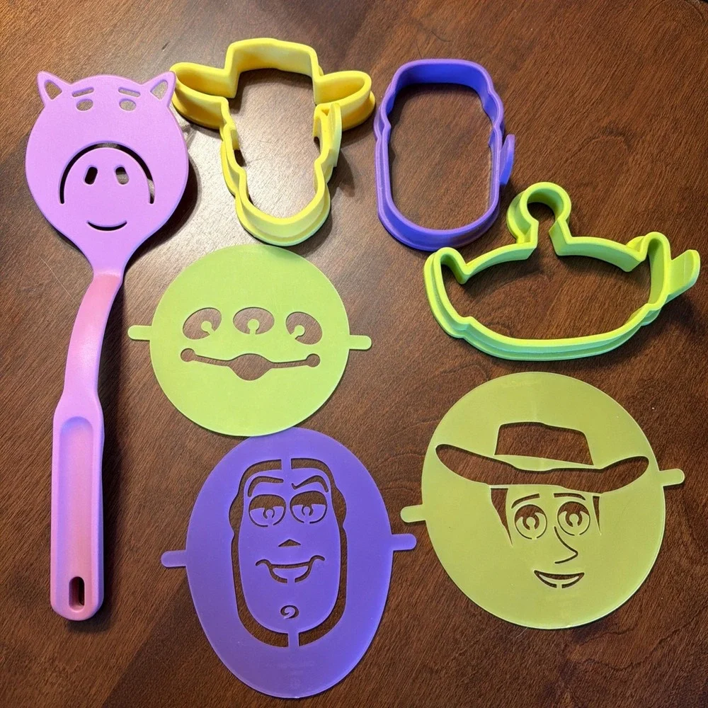 2 Pampered Chef Toy Story Items Pancake Molds And Pancake Flipper