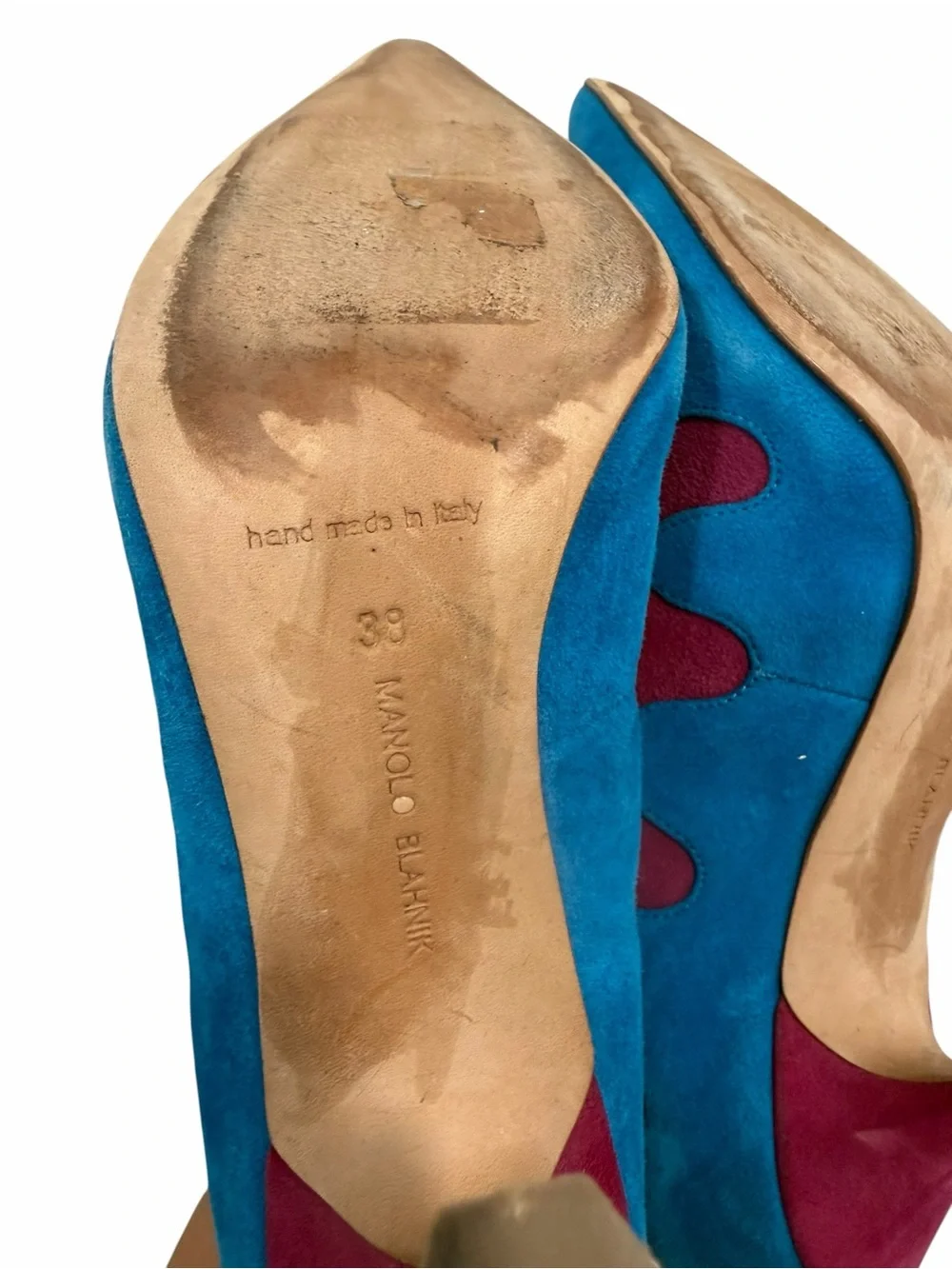 Manolo Blahnik flaws bright wear