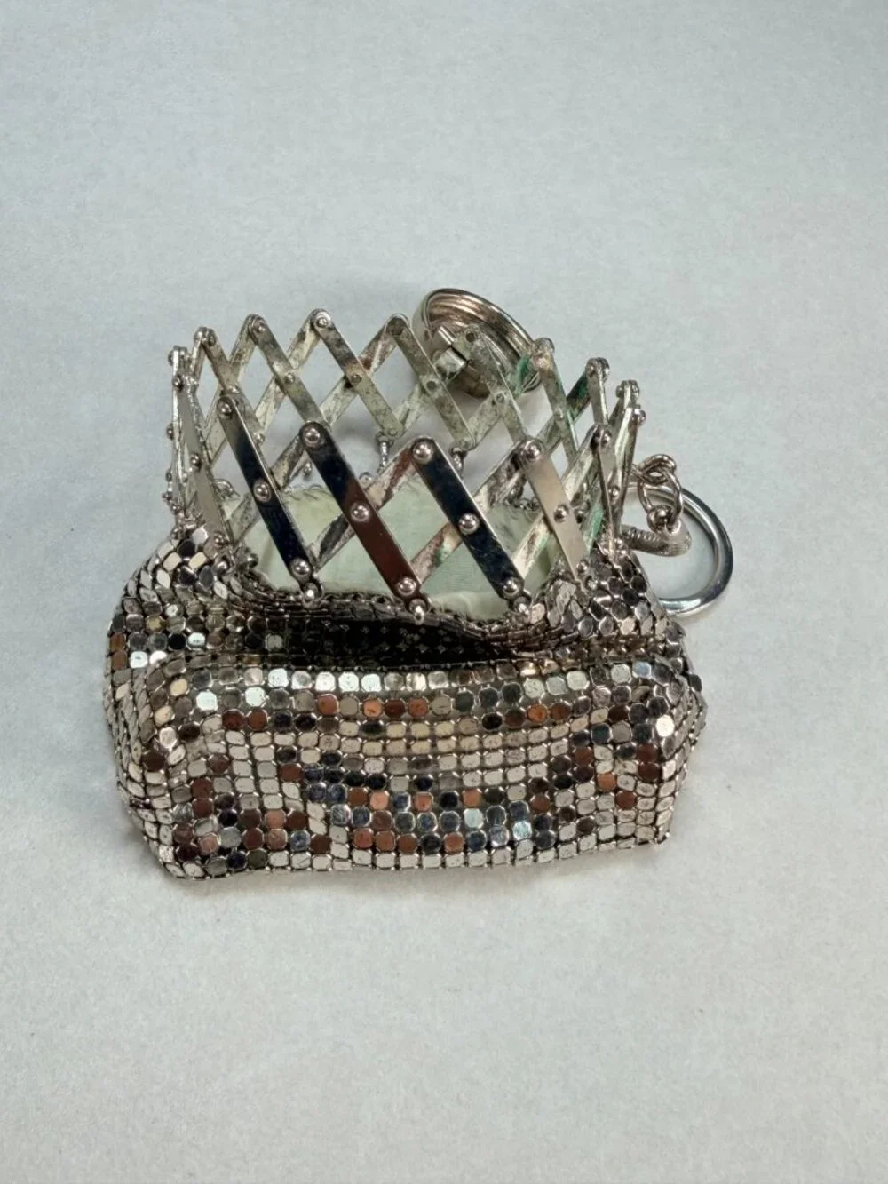 Vintage Silver Tone Mesh Coin Purse Keychain Kiss Lock Mini Change Purse