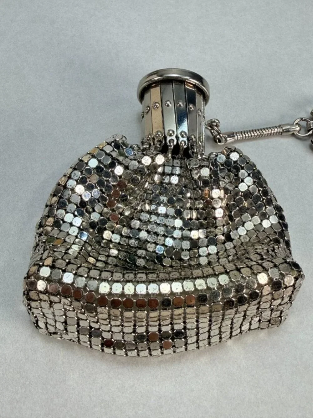 Vintage Silver Tone Mesh Coin Purse Keychain Kiss Lock Mini Change Purse