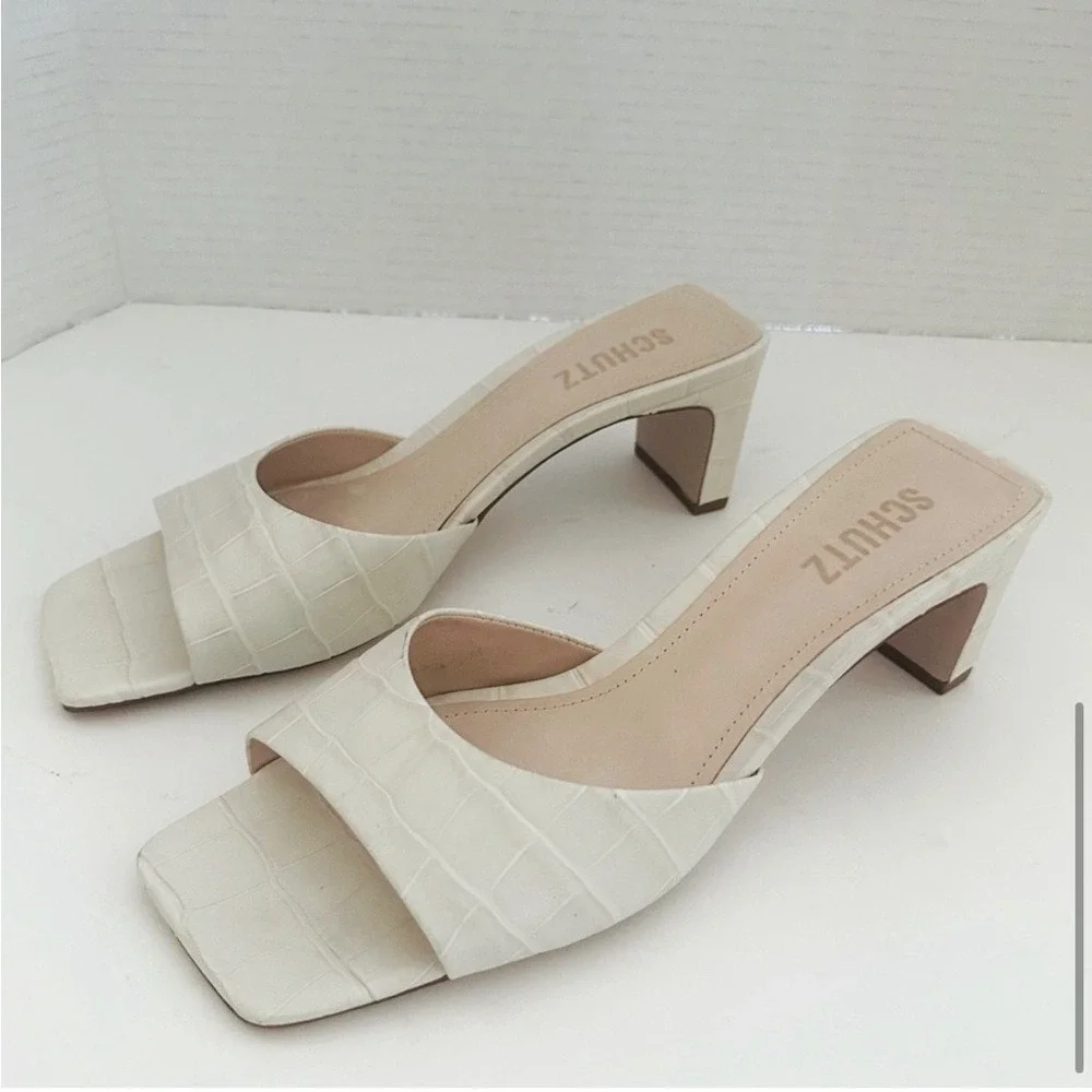 SCHUTZ these cute