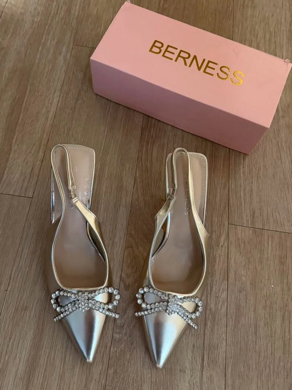 N/A elegant gold