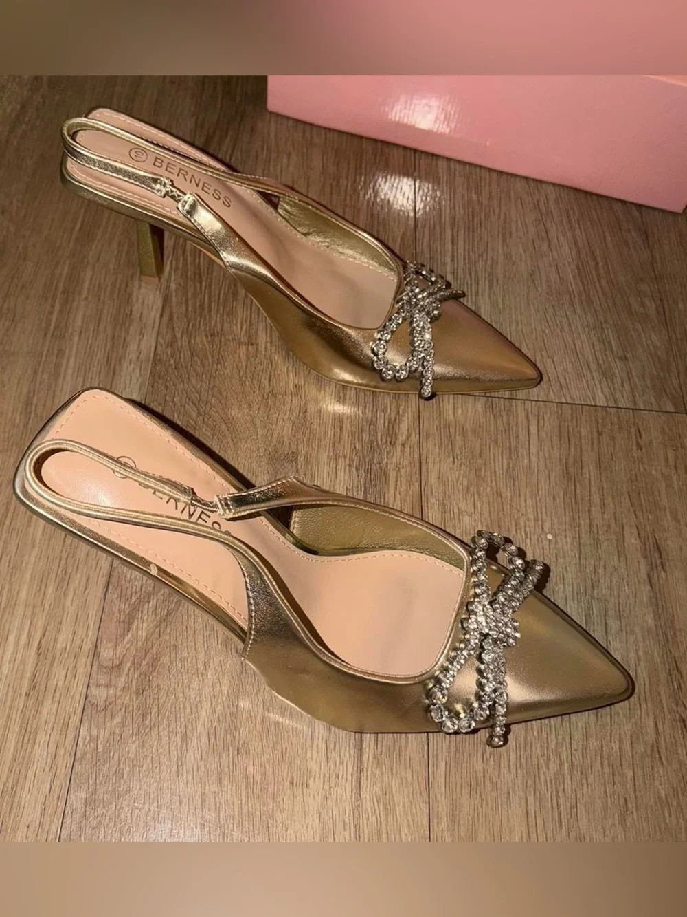 N/A elegant gold