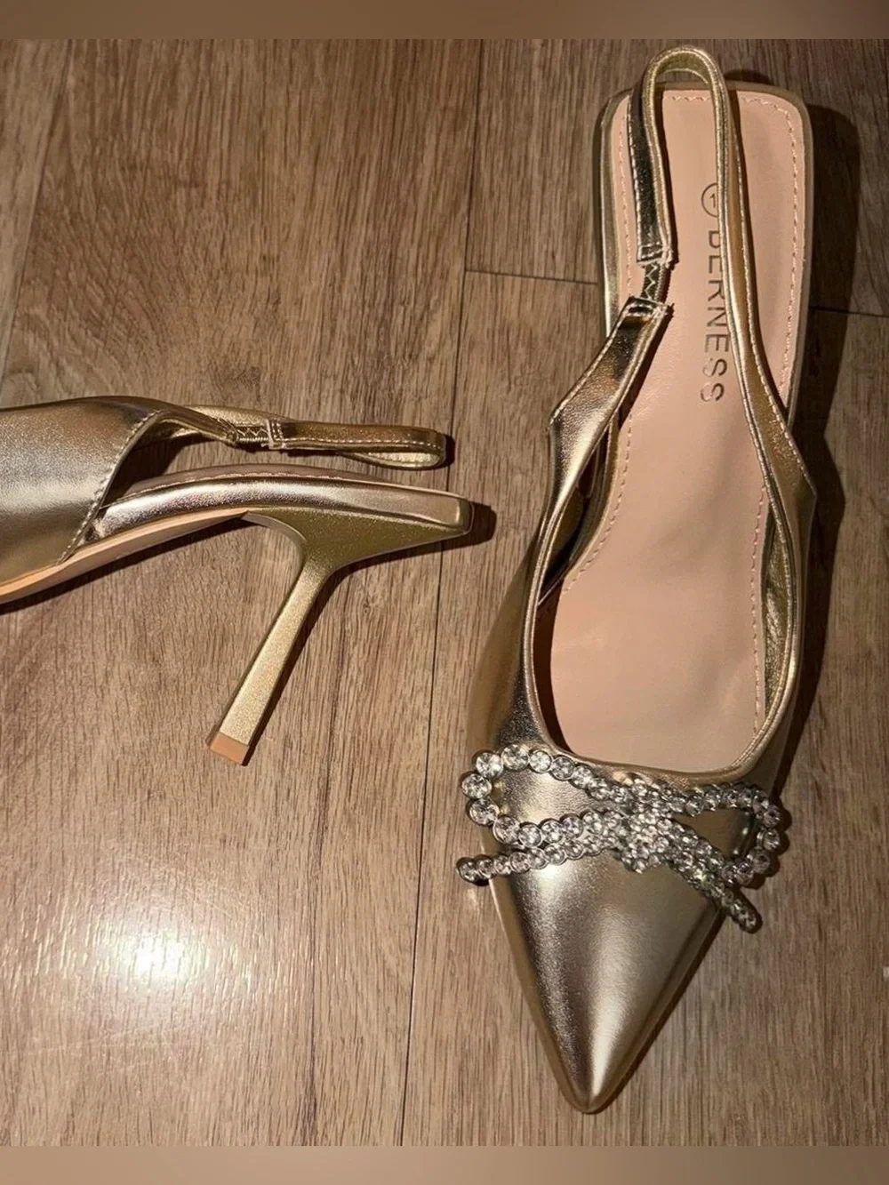 N/A elegant gold
