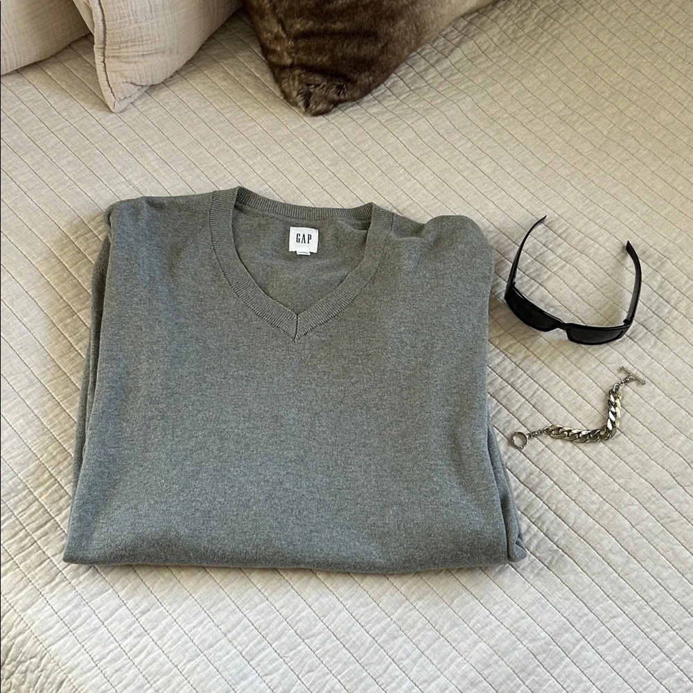 Gap gray 100% cotton V-neck sweater, classic extra large unisex preppy casual​