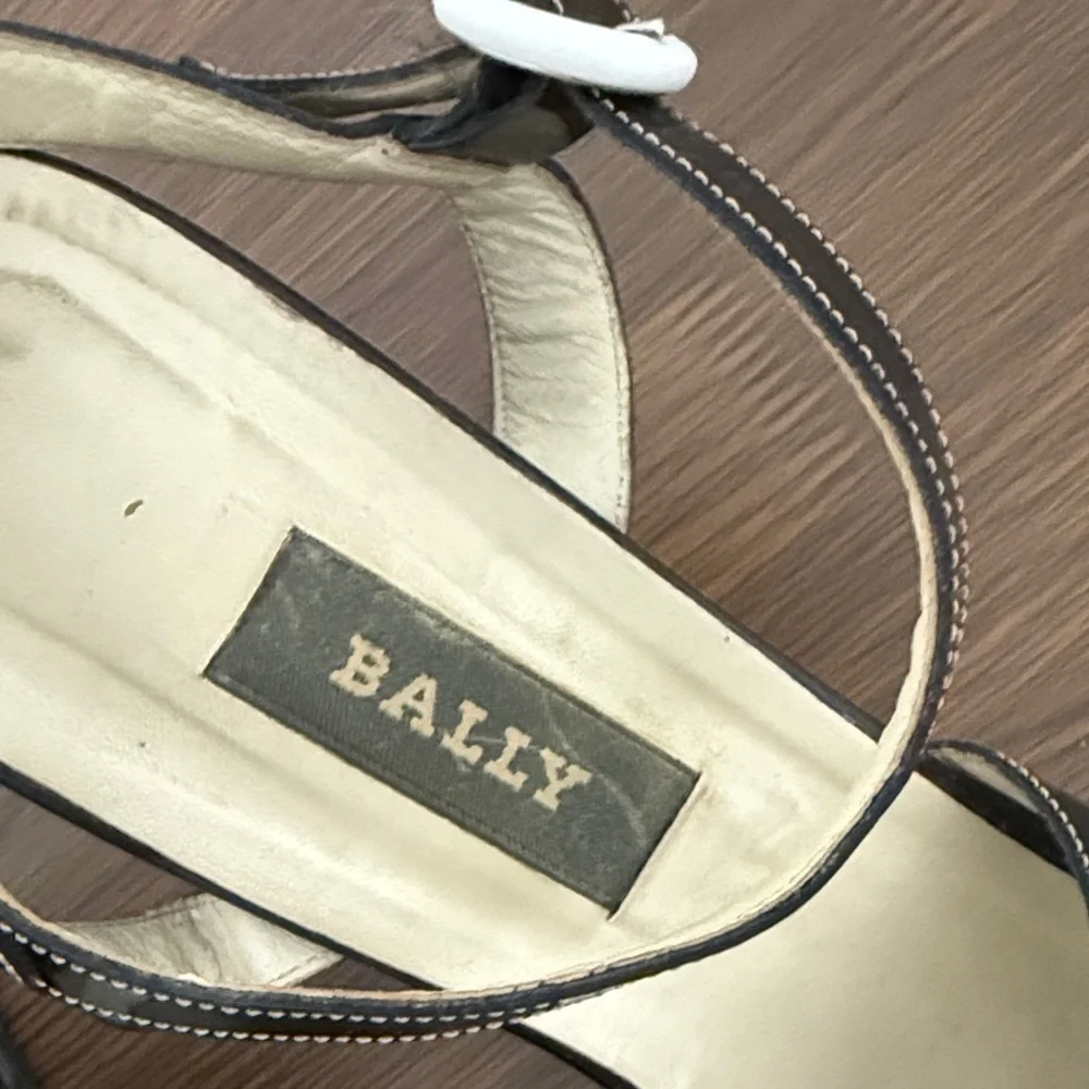 Bally chic black