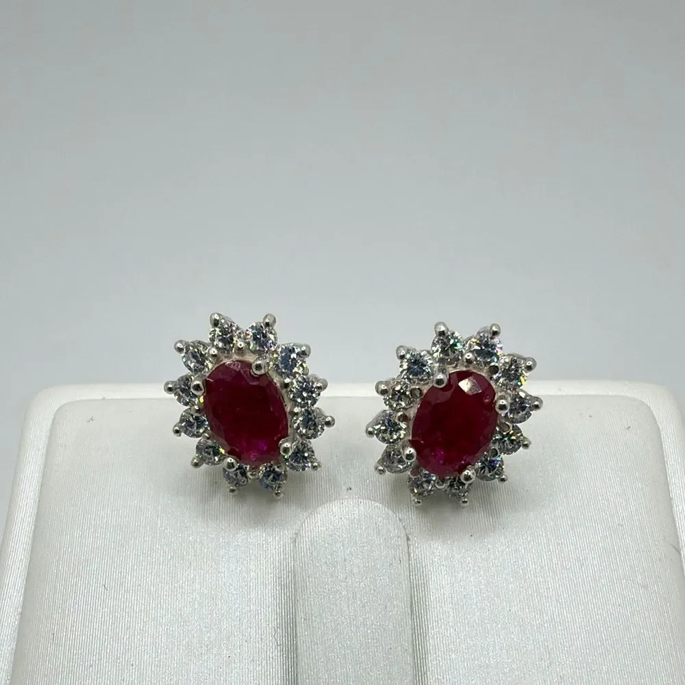 Jenstones LLC had jeweler