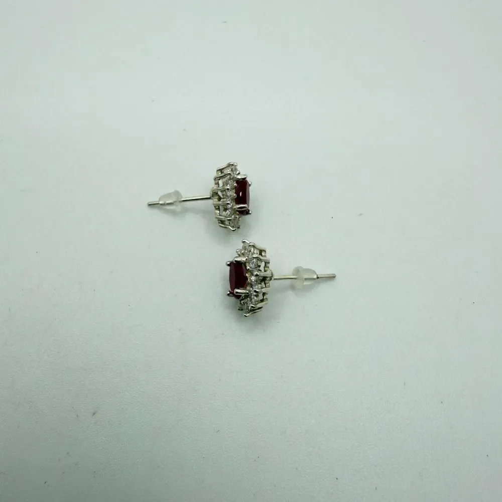 Jenstones LLC had jeweler