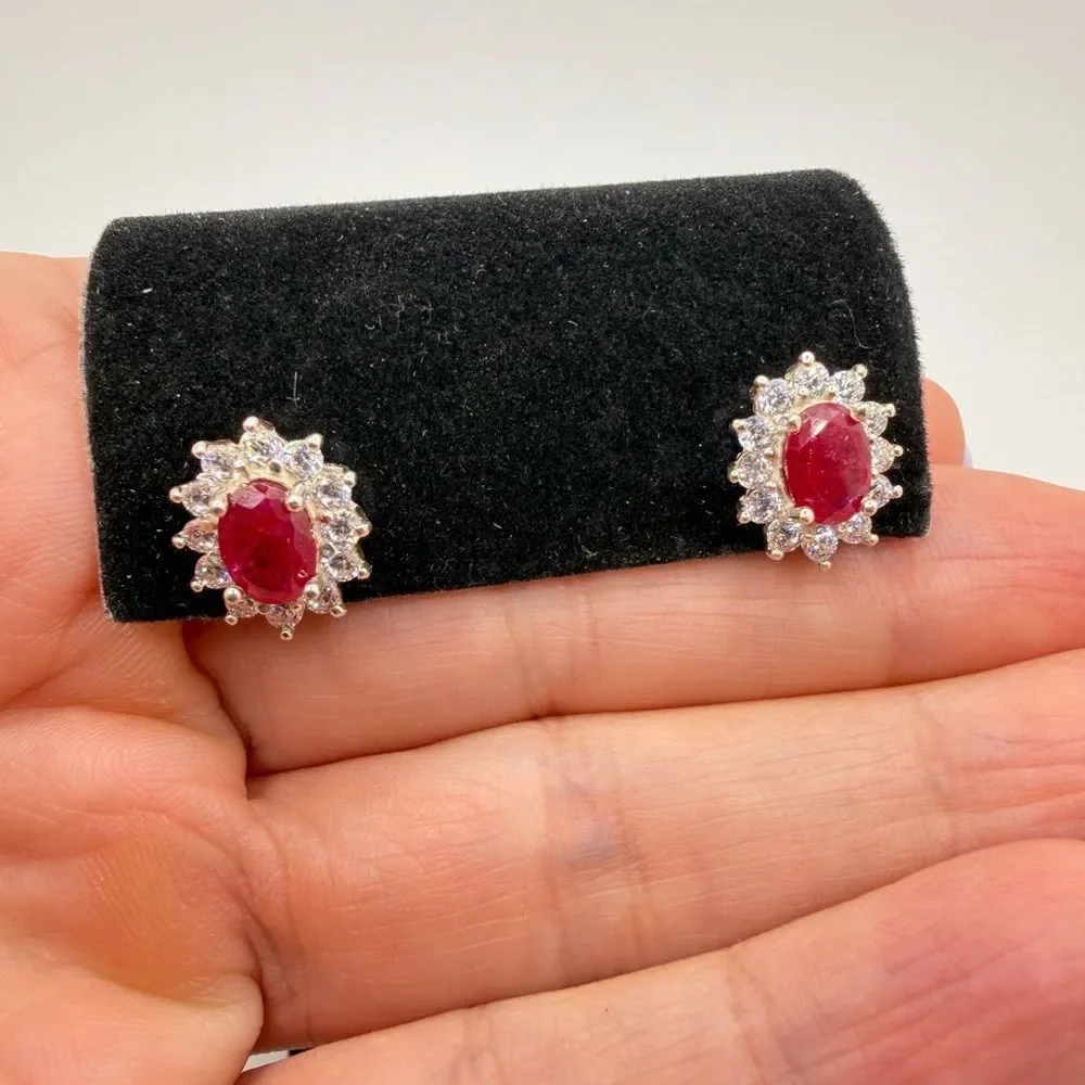 Jenstones LLC had jeweler