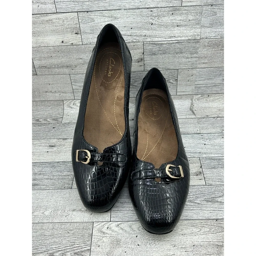 Clarks Artisan‎ Women Black Croc Embossed Patent Leather Buckle Pumps Size 9.5