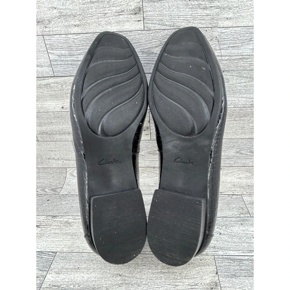 Clarks glossy steady