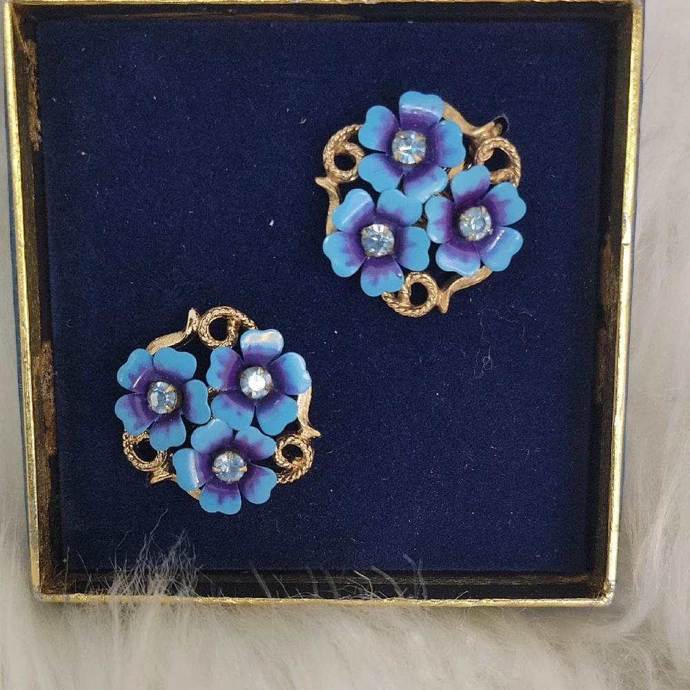 Vintage 1972‎ Avon Love Blossoms Blue Enamel Rhinestone Clip Earrings