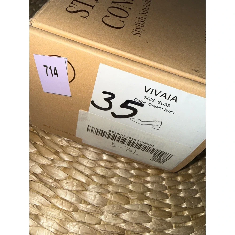 Vivaia dress adding silhouette