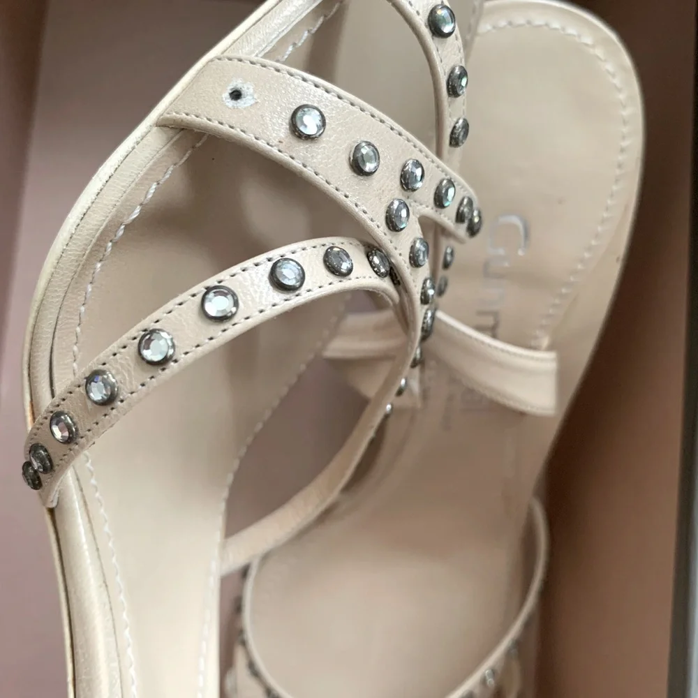 Neiman Marcus Cream Leather Heeled Sandals With Crystal Studs Size 10