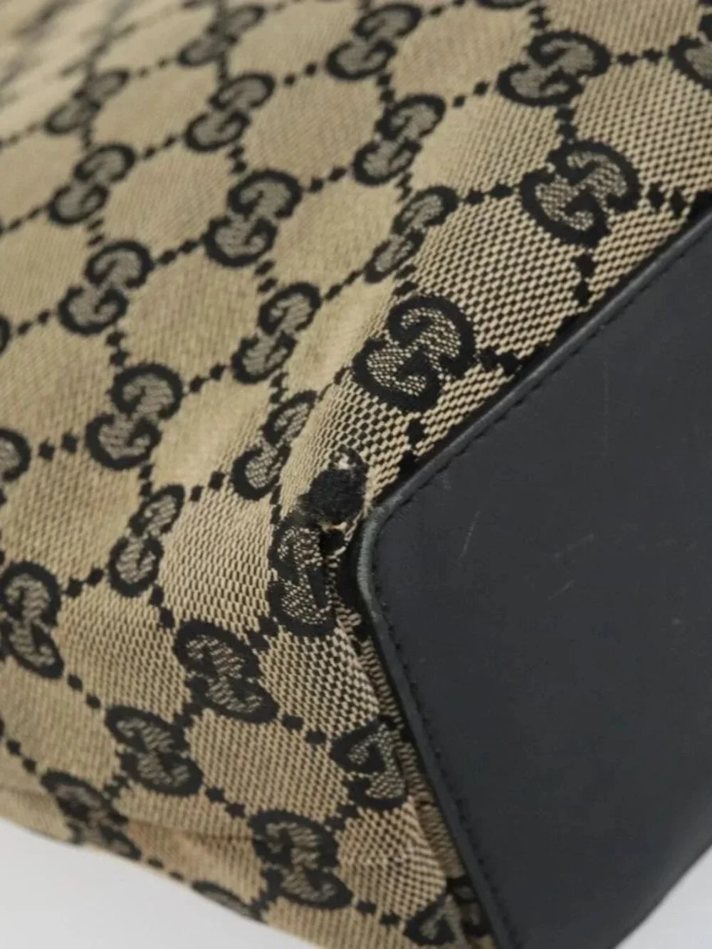 Gucci brand	gucci color	gold