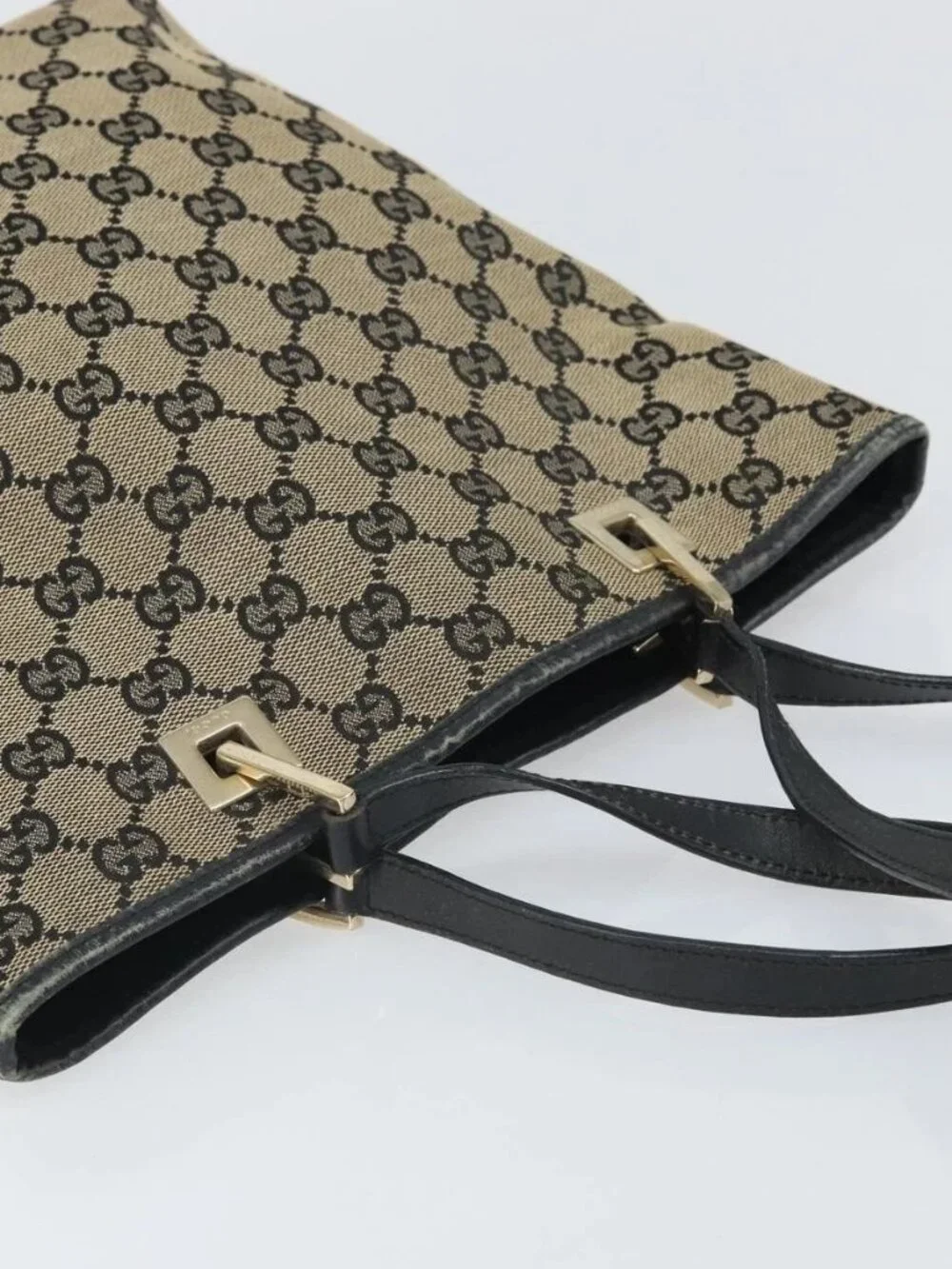 Gucci brand	gucci color	gold