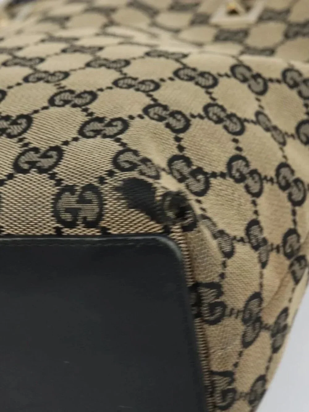 Gucci brand	gucci color	gold