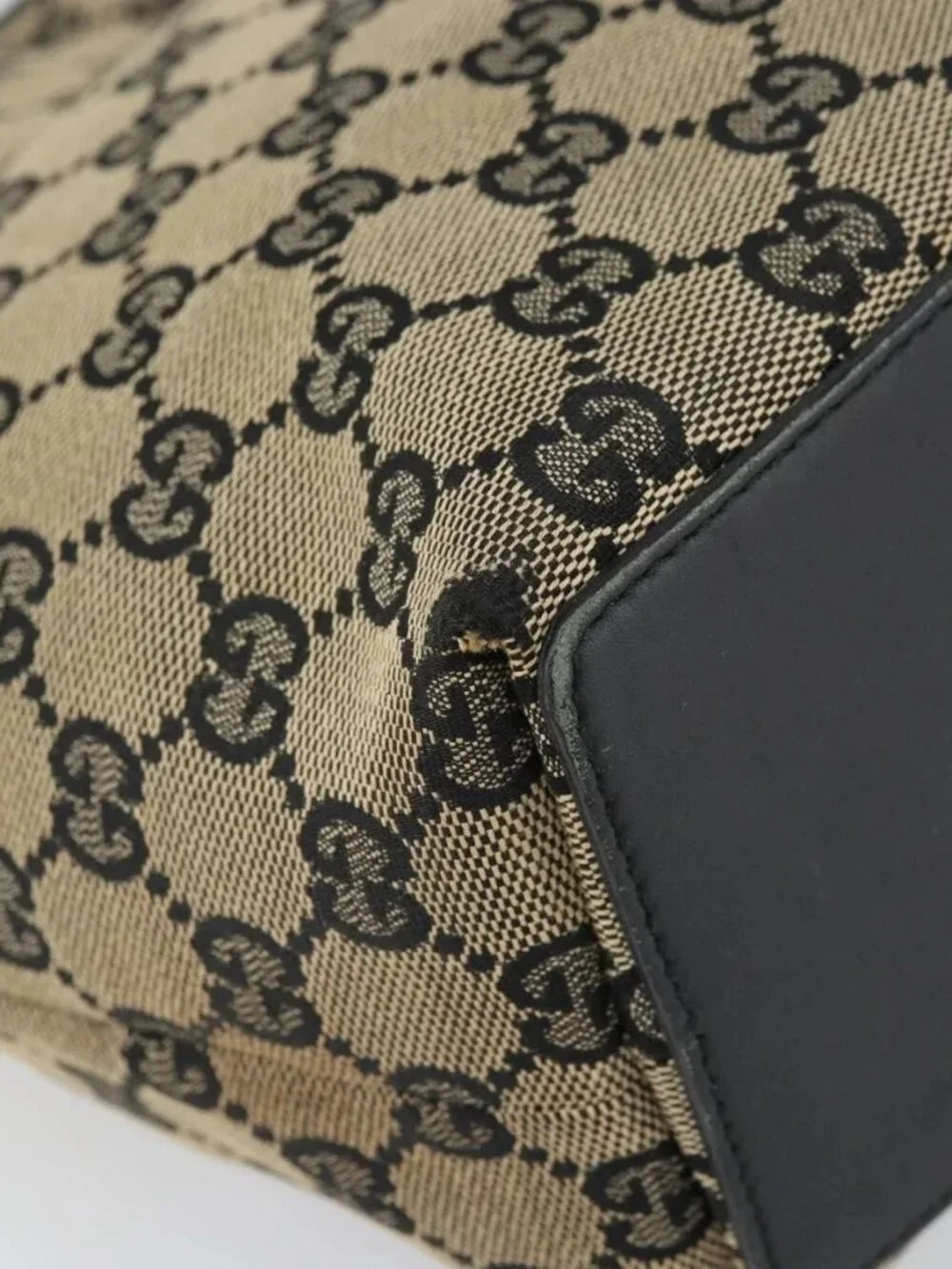 Gucci brand	gucci color	gold