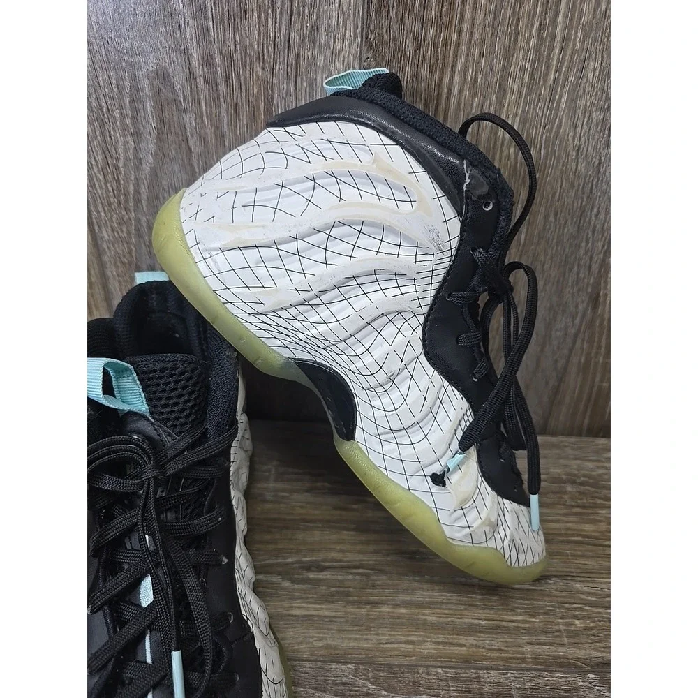 Nike little posite