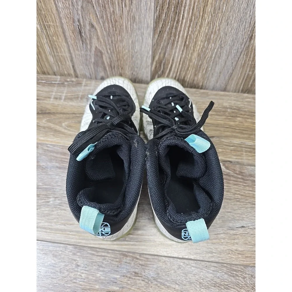 Nike little posite