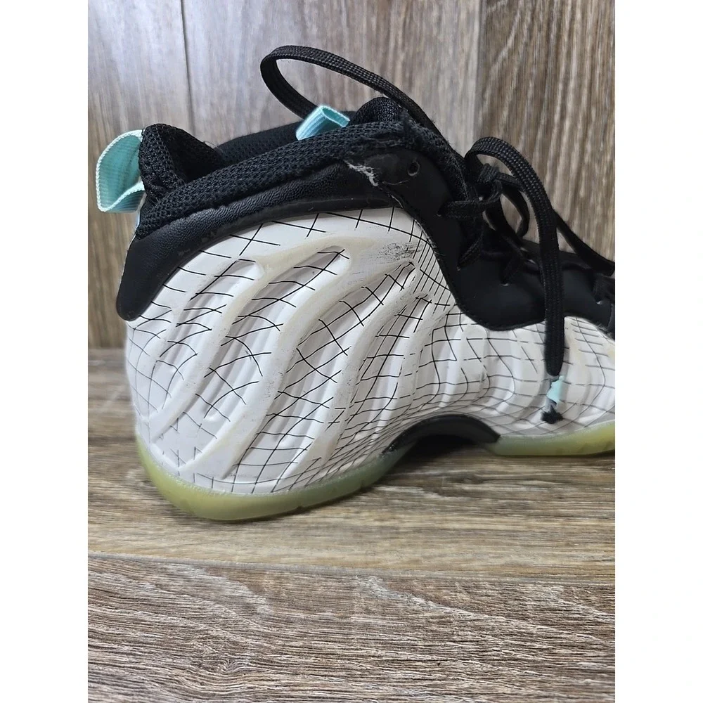 Nike little posite