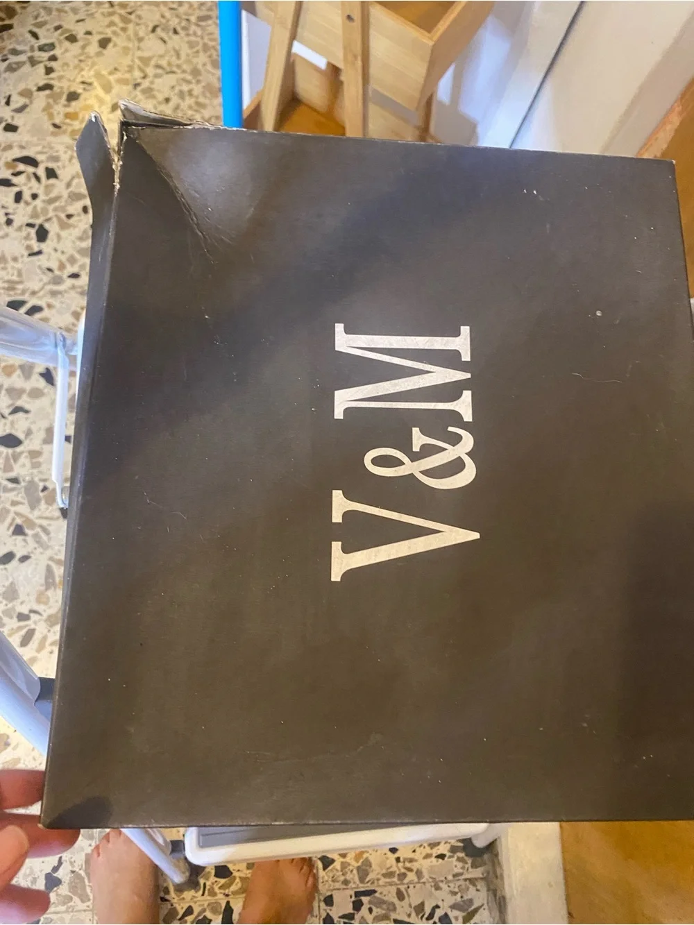 N/A stylish black