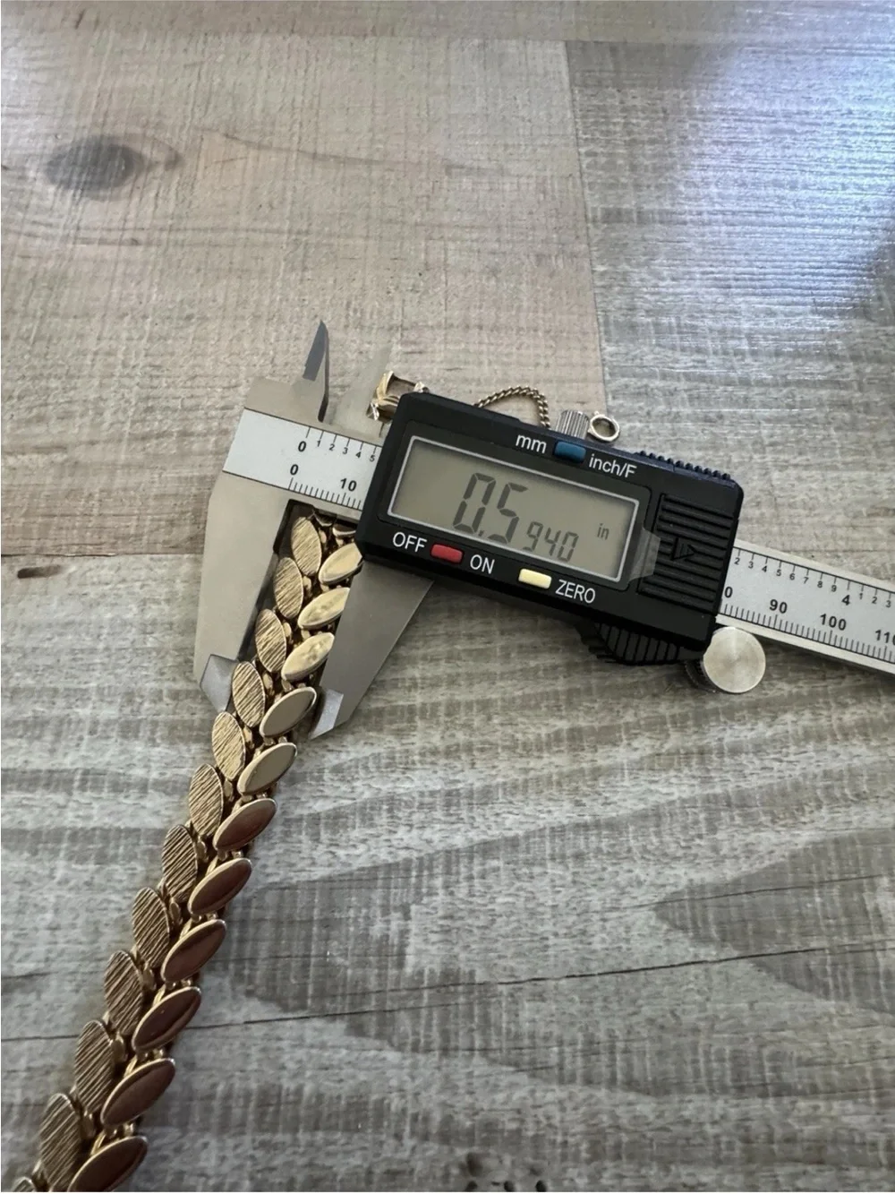 Gold Leaf-Link Women's Bracelet