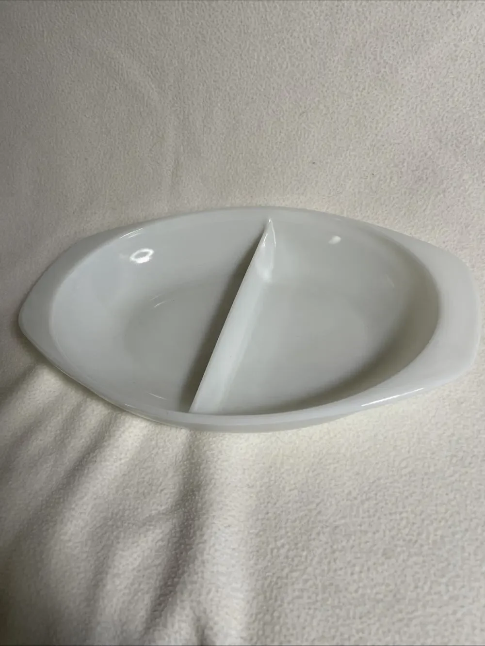Pyrex 1083 White Divided Oval Casserole Bake & Serve Dish 1 1/2 Qt EUC