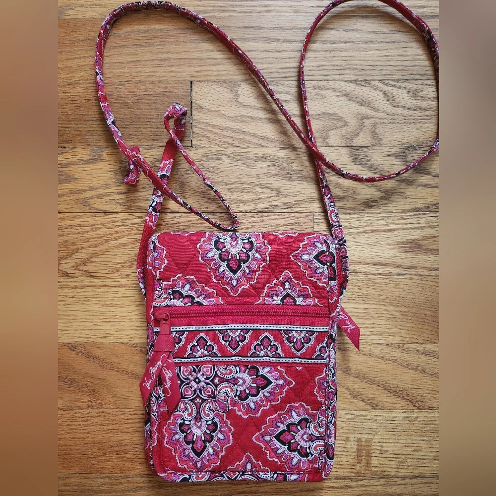 Vera Bradley chic crossbody