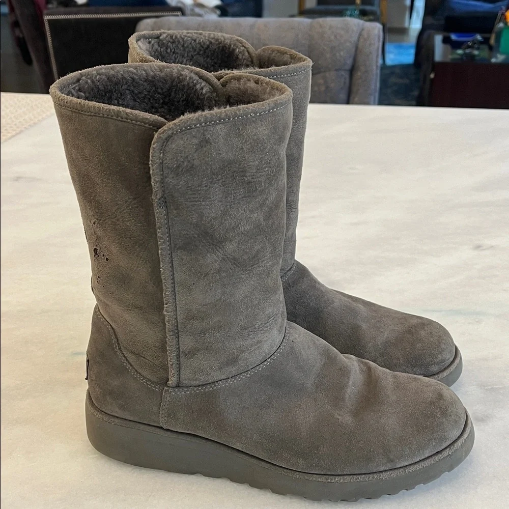 UGG Amie Slim Classic Wedge Suede Gray Winter Boots Size 10