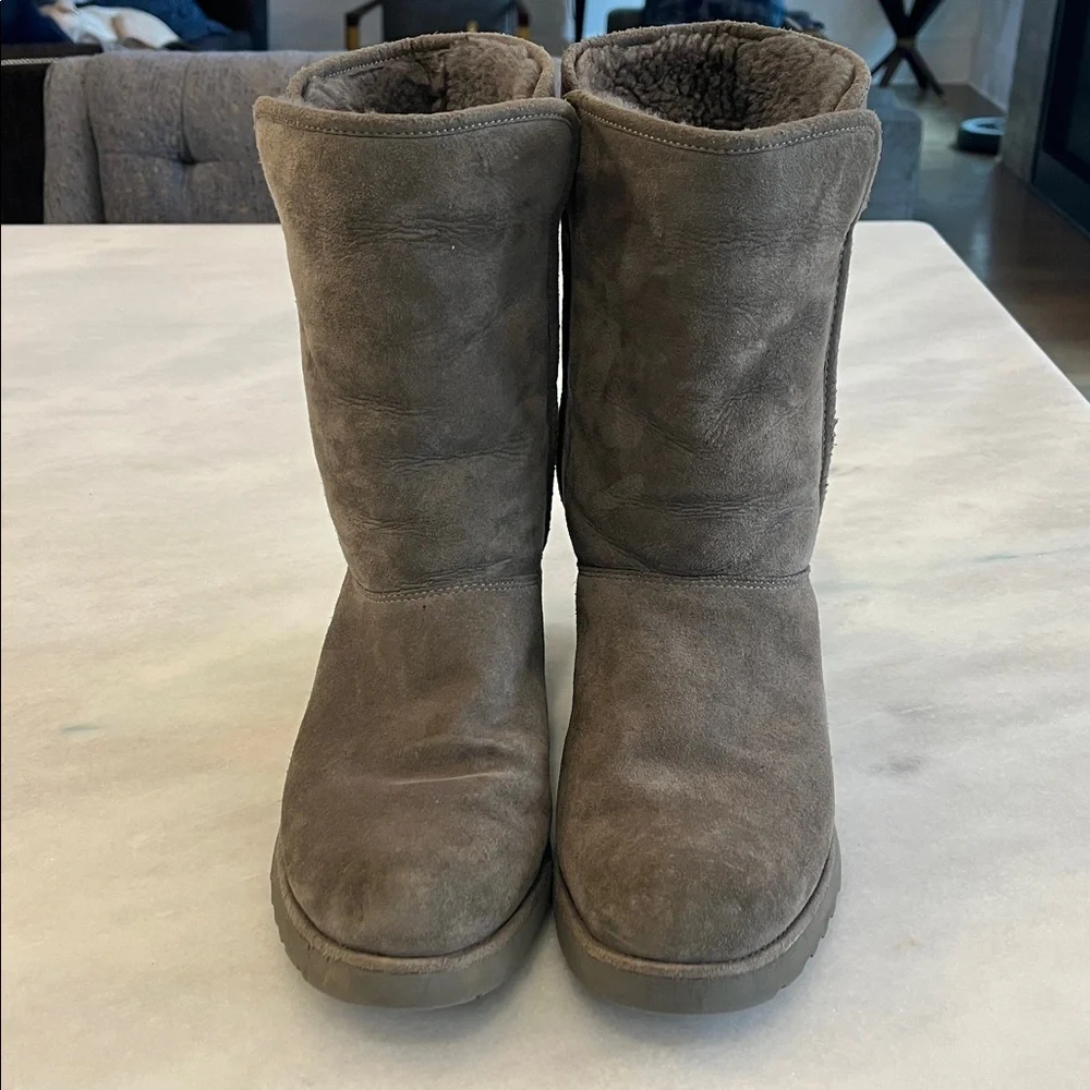 UGG Amie Slim Classic Wedge Suede Gray Winter Boots Size 10