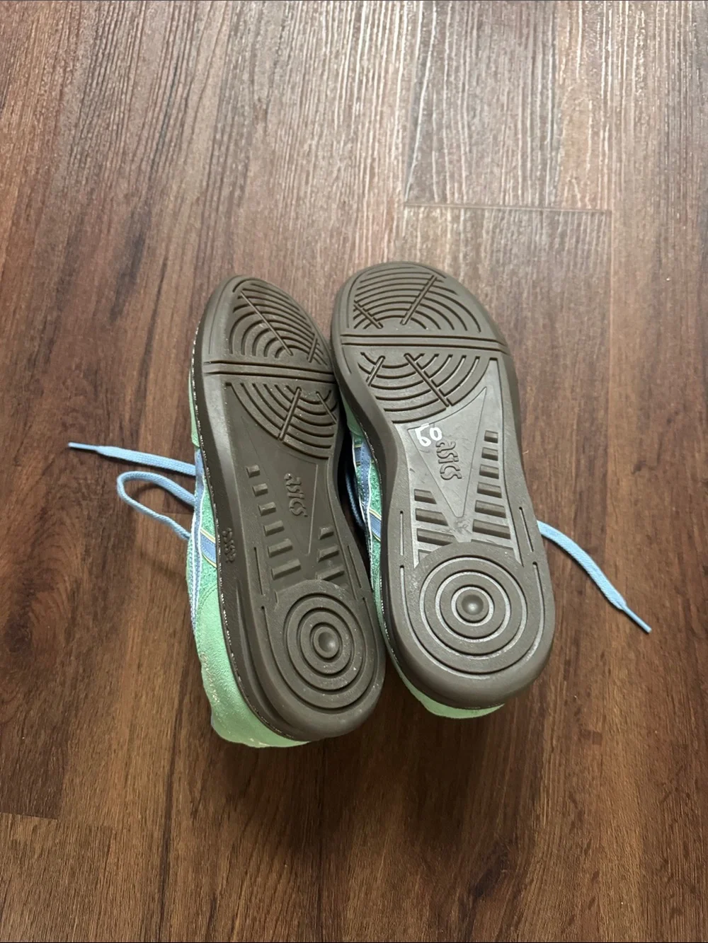 ASICS Mens Light Green and Light Blue Lace-Up Sneakers. M8.5
