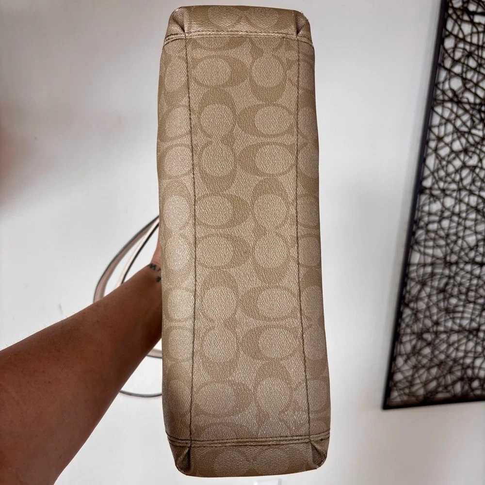 Coach classic effortlessly