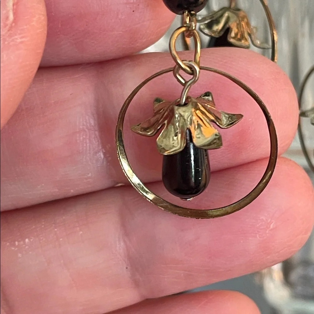 N/A elegant gold