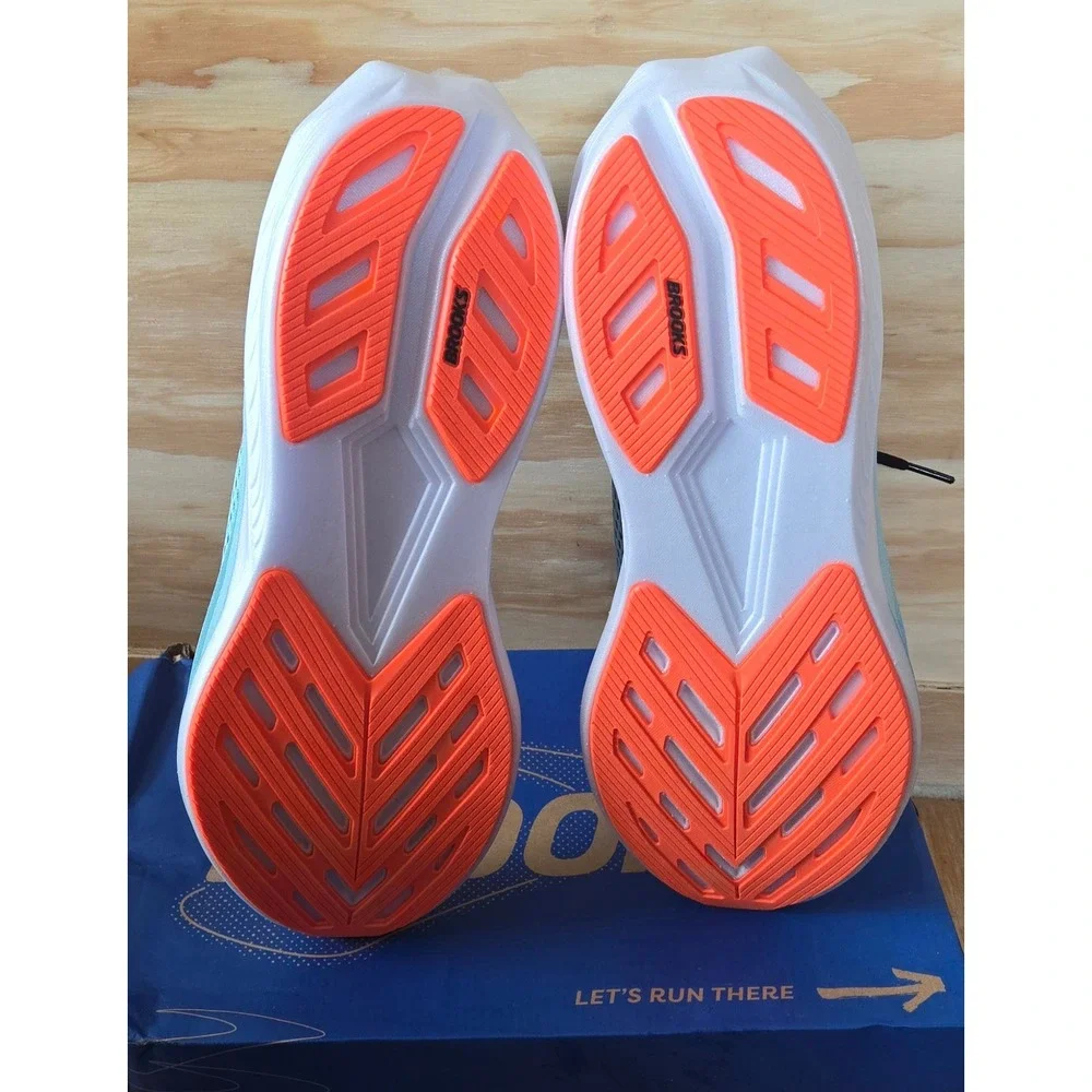 Brooks lace sleek