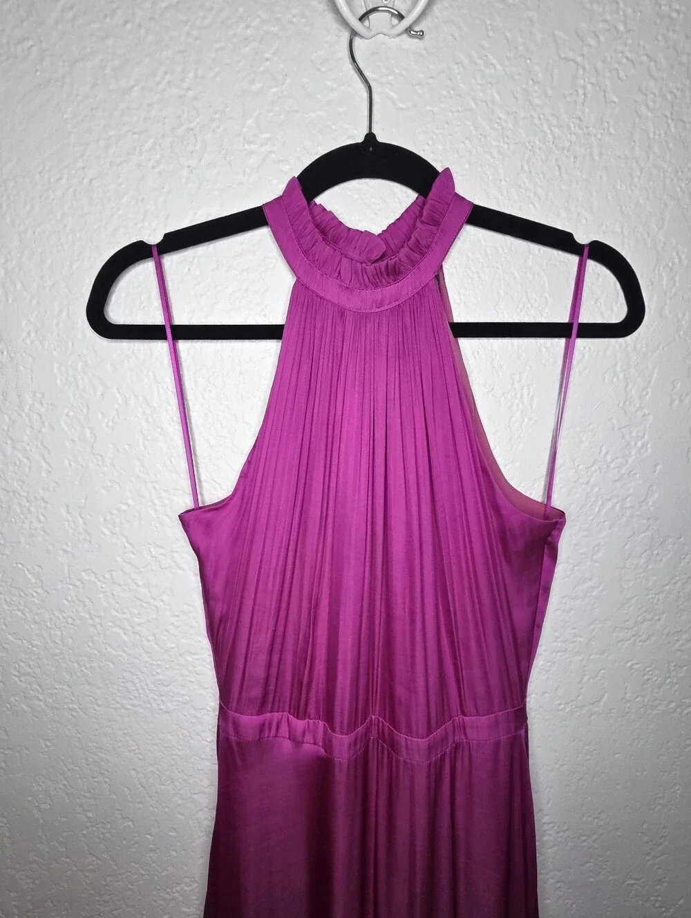 Banana Republic neckline silhouette