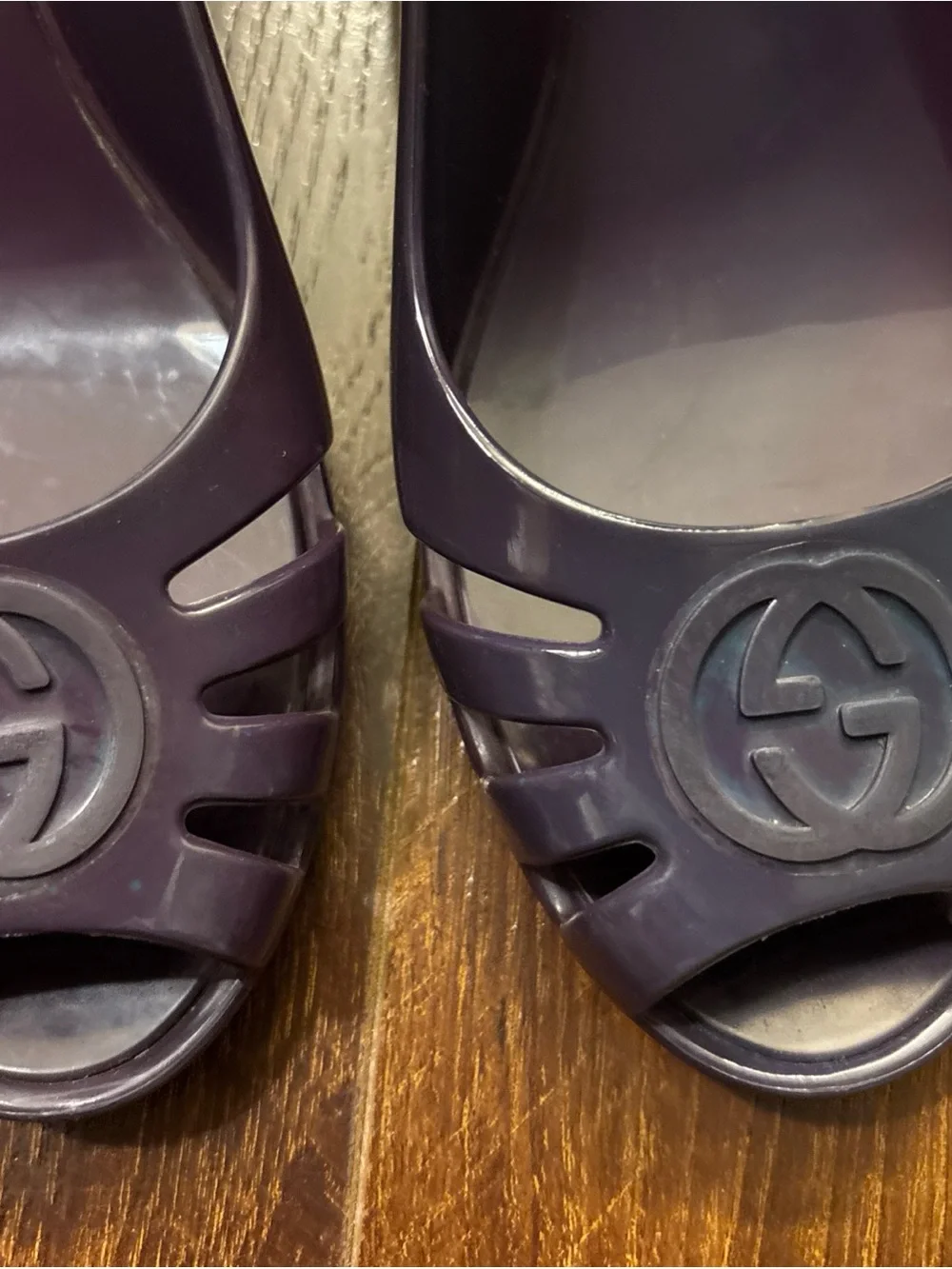 Gucci gg logo