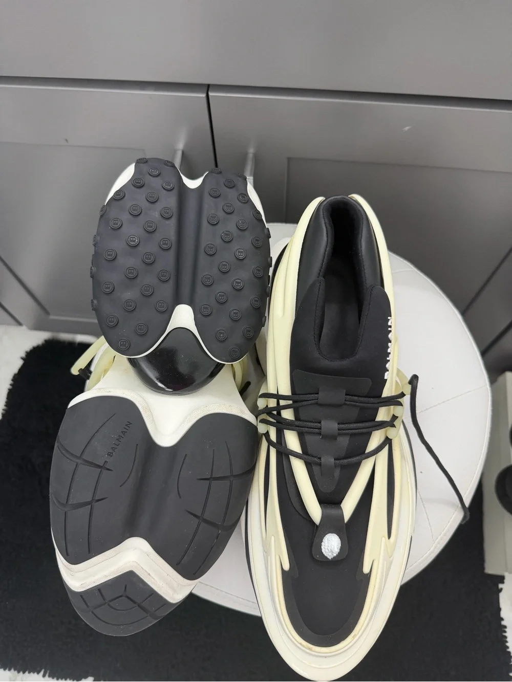 Balmain Men’s Black and Cream Sculpted Lace-Up Sneakers