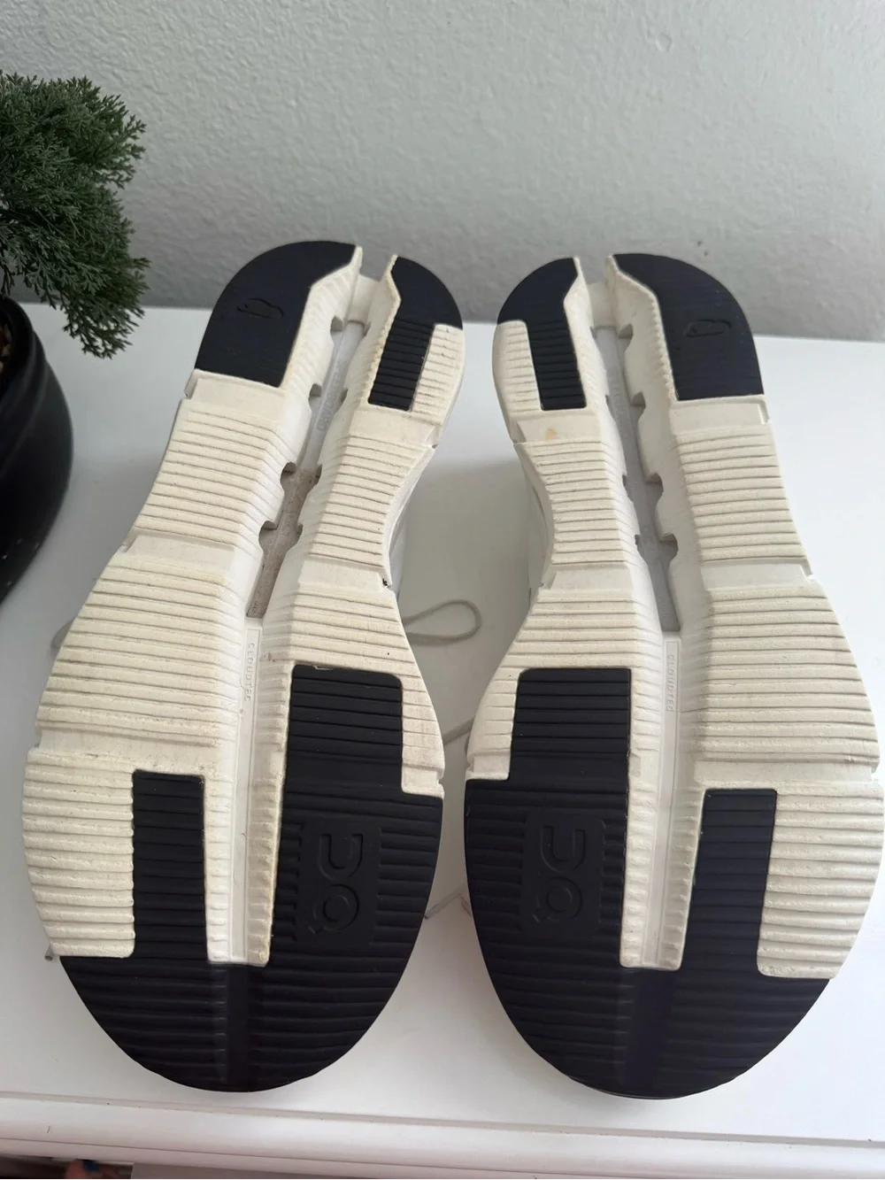 On cloudnova men size 12.5 White and Black Men's Sneakers