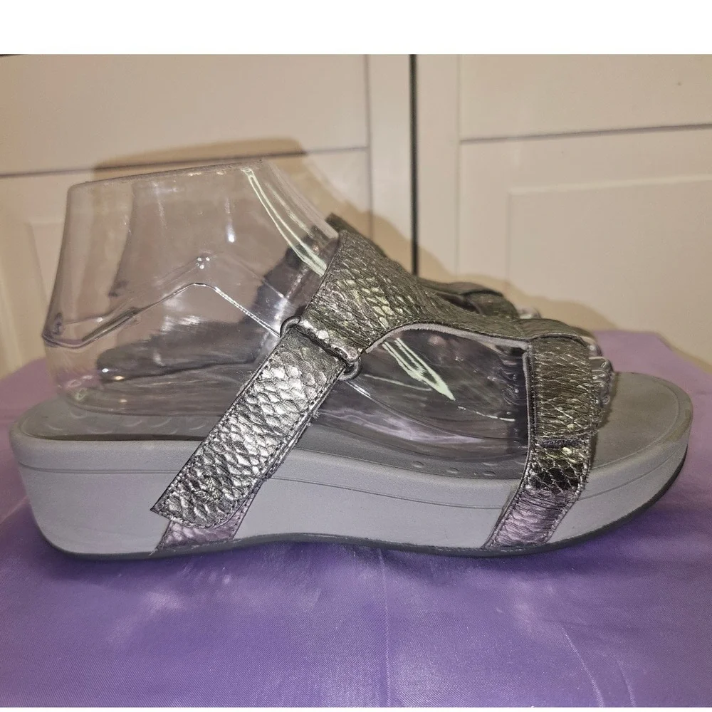 Vionic ellie metallic