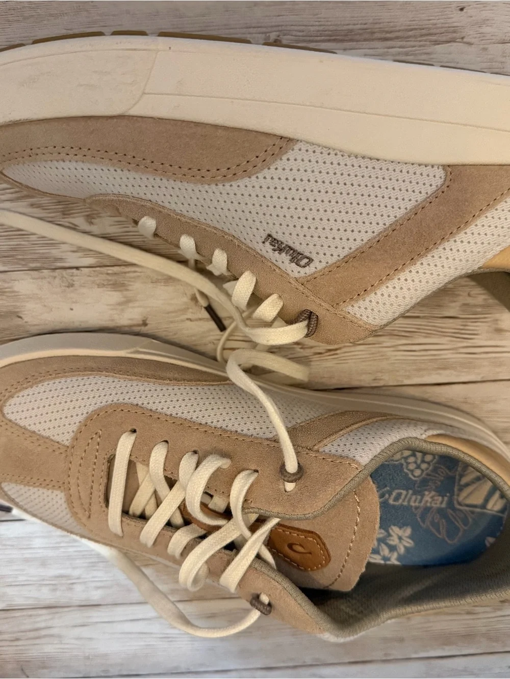 OluKai casual lace