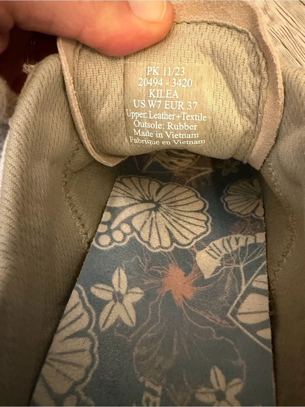 OluKai casual lace